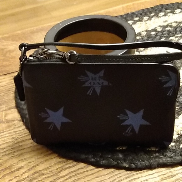 NWOT COACH Black Blue Stars Corner Zip Wristlet Wallet 6X4 - Picture 2 of 7